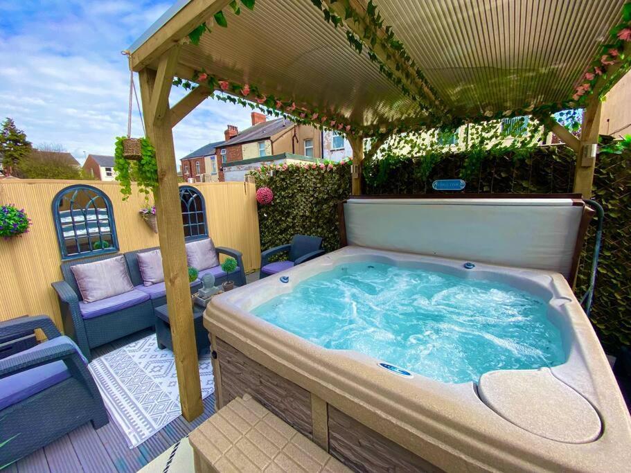 New…The Hottub House Blackpool Pleasure Beach Exterior foto