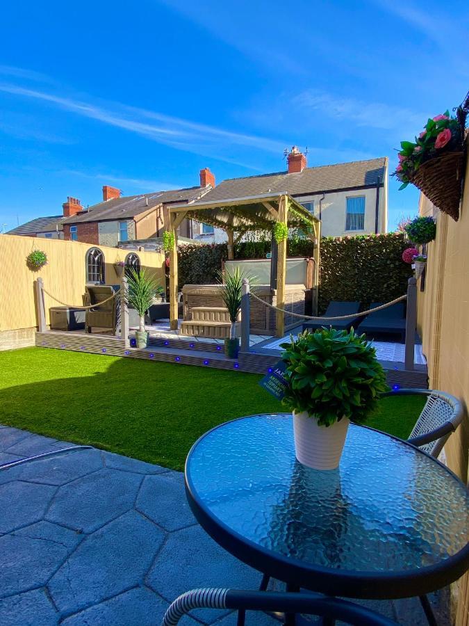 New…The Hottub House Blackpool Pleasure Beach Exterior foto